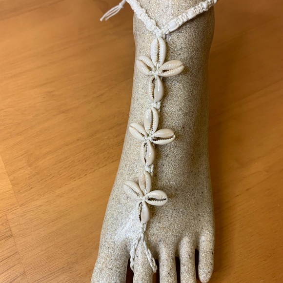 Handmade Cowrie Shell Macrame Anklet w/ Toe Ring – Natural - Picture 4 of 7